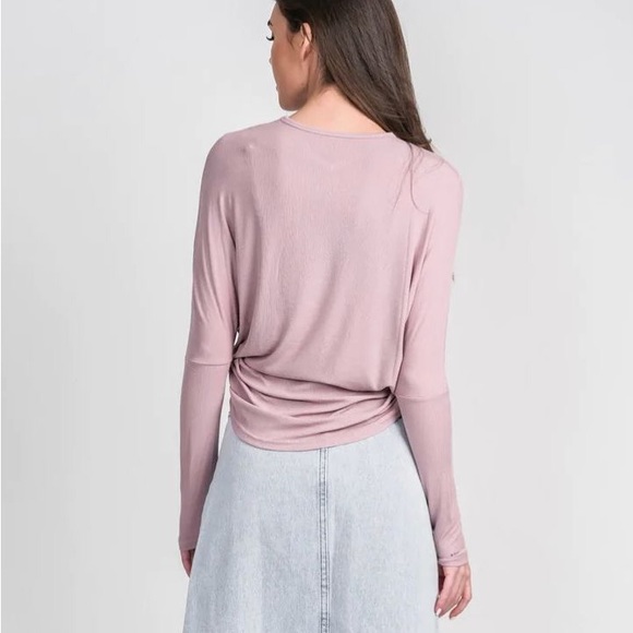 Meli by Fame Ribbed high V neck shirt - Picture 2 of 2